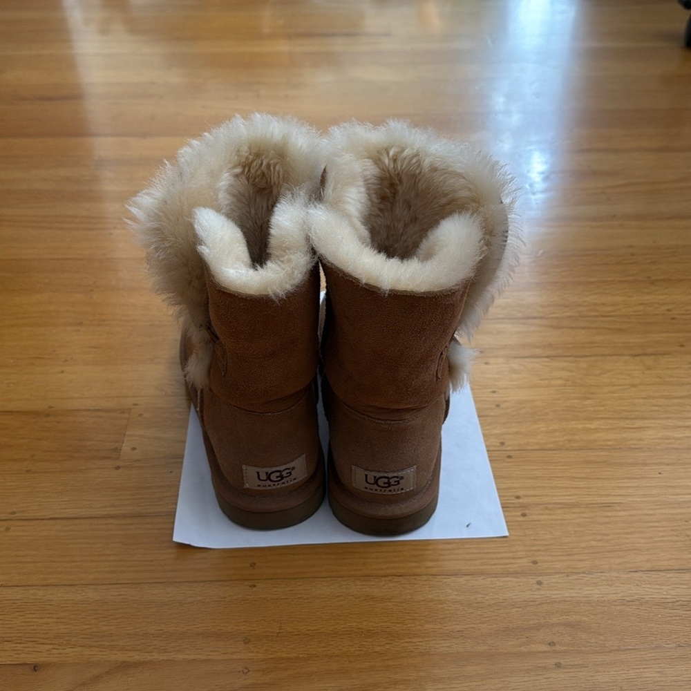Women’s Ugg Bailey button in chestnut - Picture 3 of 4